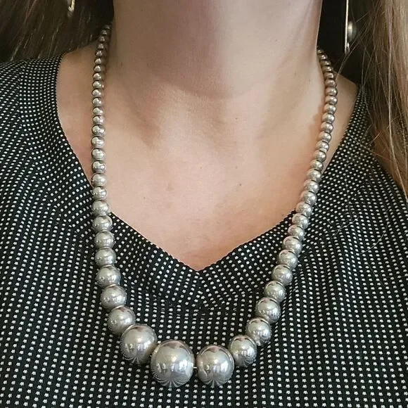 Vintage Sterling Silver Graduated Ball Bead Necklace 24 Long